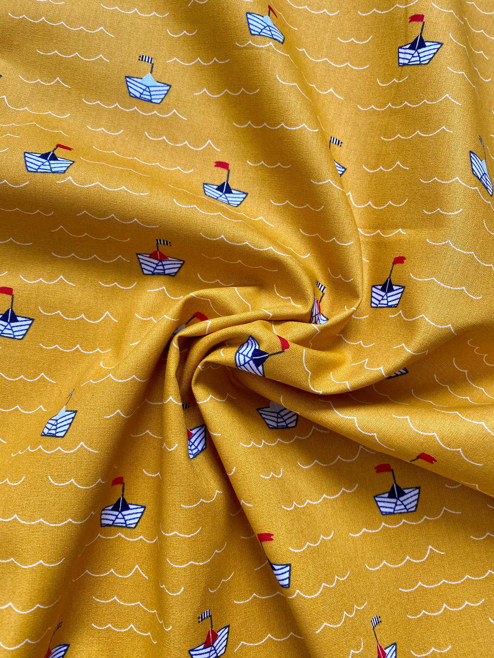 Tissu bateau sur l’eau